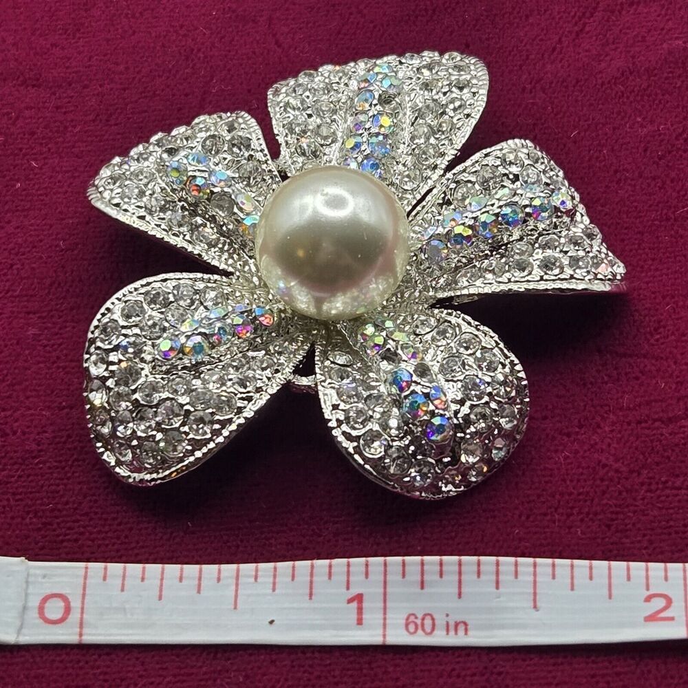 Premier Designs Prissy Brooch Rhinestones Faux Pearl Floral Motif Formal 2" READ - Picture 10 of 10